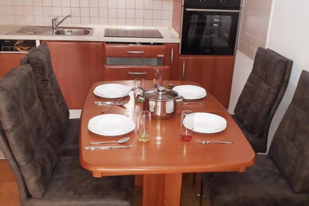 Apartman Franko - Uz Parking Pula Exterior foto